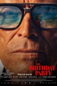 Willem Dafoe en una escena de la película ambientada en una isla griega.