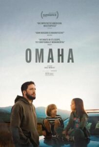 Escena de la película con un padre y sus hijos en un coche