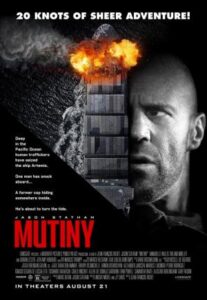 Jason Statham en una escena de acción de la película El motín.