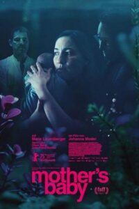 Cartel de la película con una madre sosteniendo a su bebé.