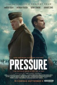 Cartel de la película mostrando a los personajes principales en un entorno bélico.
