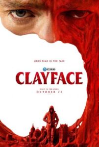Cartel de la película Clayface con un actor desfigurado y una atmósfera oscura.